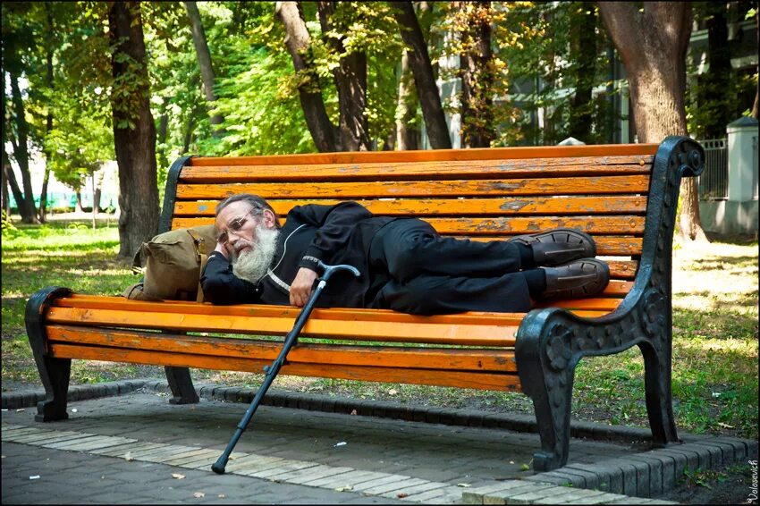 Chebanov на лавочке. Гопники в парке. Дед на скамейке. Дед на скамейке. Пенсионеры на лавочке в парке.