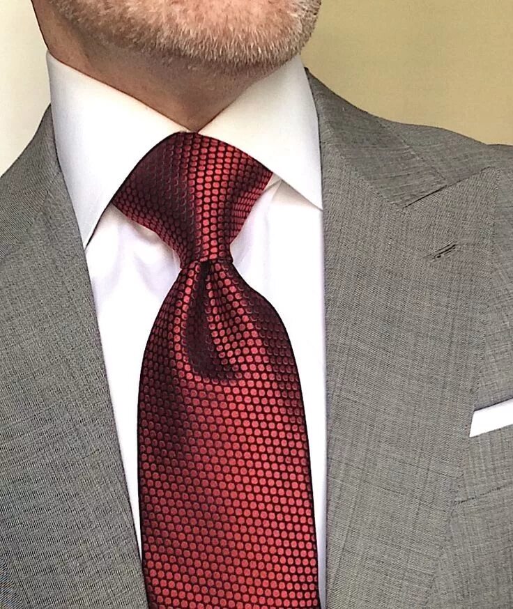 Какого цвета галстук подойдет. Savile row галстук. галстук под серый костюм. галстук к серому костюму. галстук под светло серый костюм.
