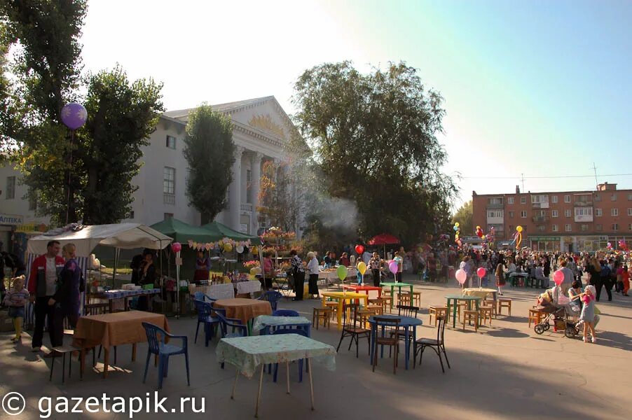 Заводской каменск шахтинский. Каменск-Шахтинский заводской. Поселок заводской Каменск-Шахтинский. Парк мкр заводской Каменск Шахтинский. Школа 8 Каменск Шахтинский мкр заводской.