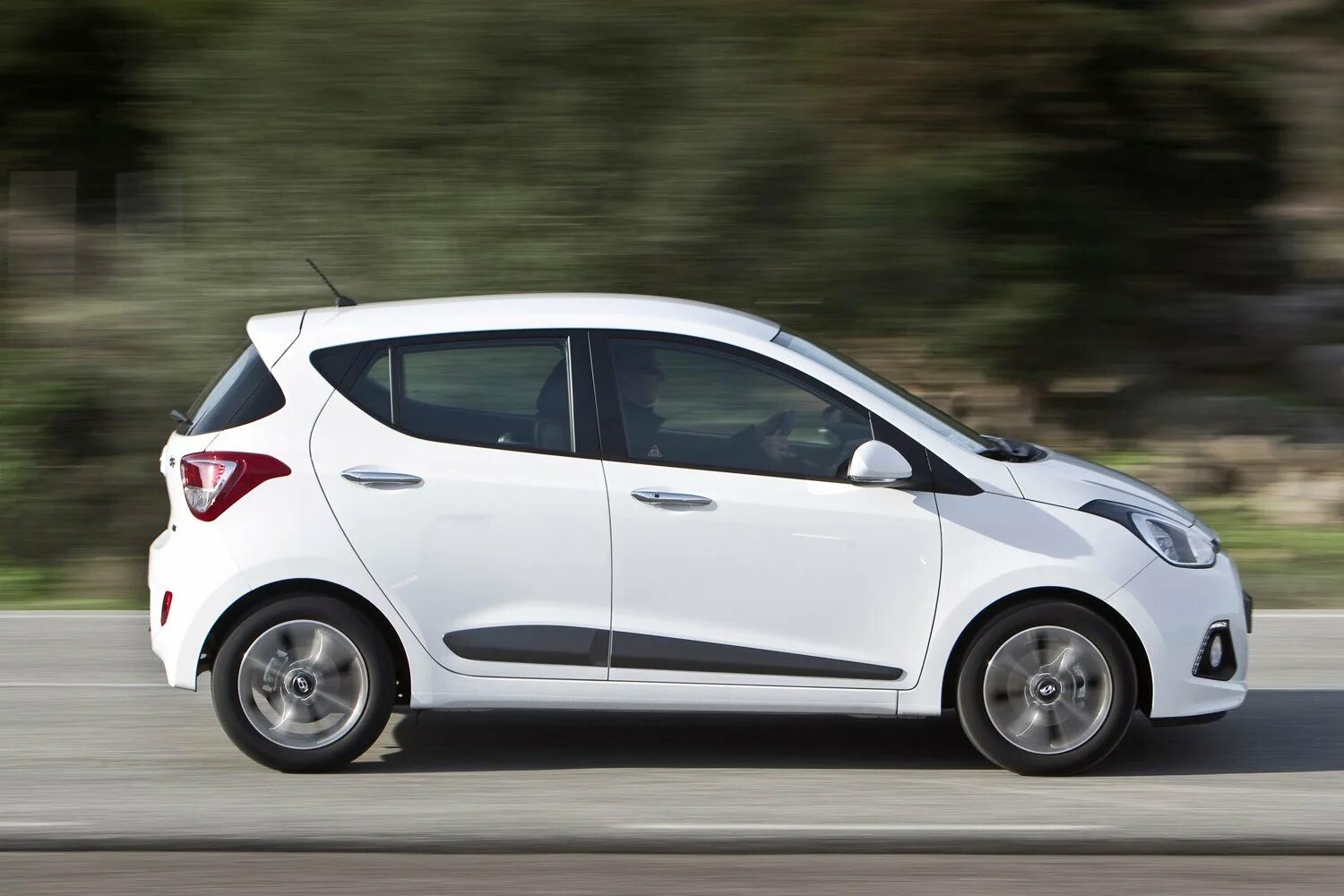 Hyundai i10 usa. Hyundai i25 accent. Drive. Хендай солярис для бименджи драйв. Hyundai ix35 2012.