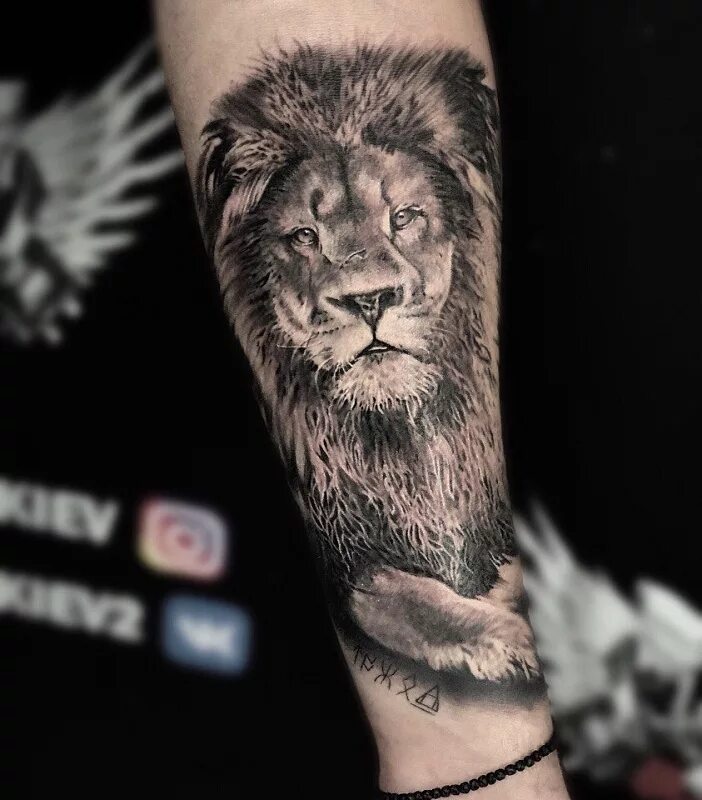 lion tattoo tattoo arm sleeve tattoos avant bras female tattoos ... Photo tatoua