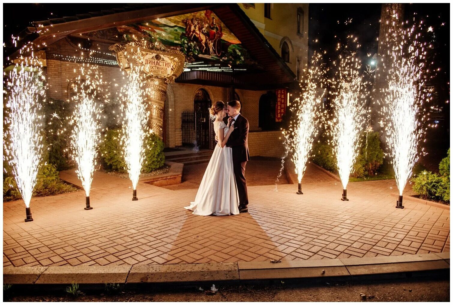холодный фонтан. фонтаны на свадьбу. фейерверк фонтан на свадьбу. холодные фонтаны. фейерверк фонтан на свадьбу.