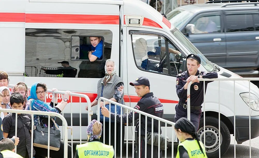 Дежурство скорой помощи на похоронах. Дежурство скорой помощи на кладбище. Чья очередь дежурить?. Дежурство скорой на похоронах родной дом.