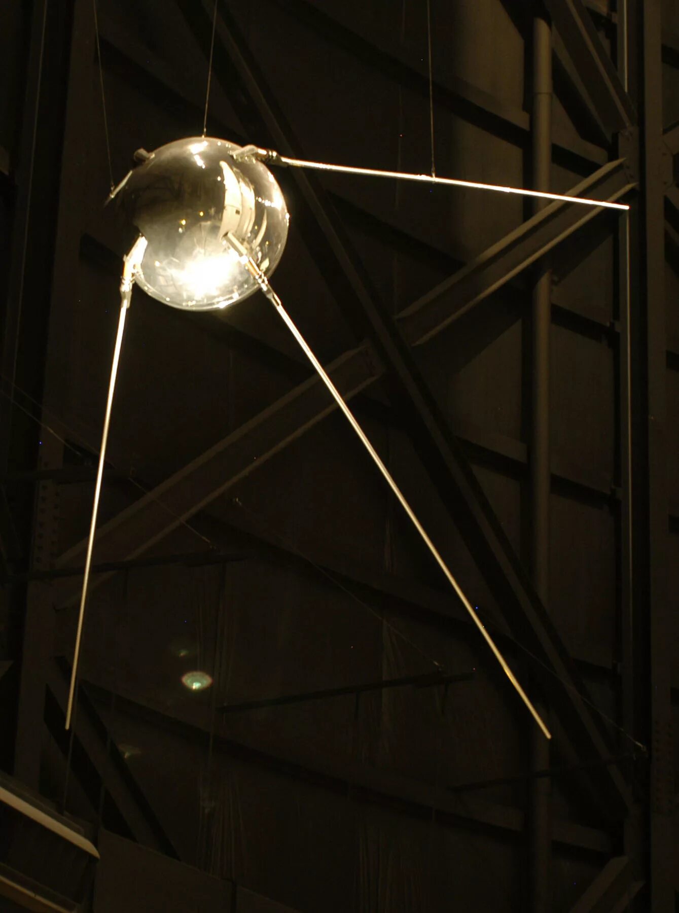 Первый спутник земли название. Первый искусственный Спутник земли 1957. Первый космический Спутник 4 октября 1957 года. Спутник 1 первый искусственный Спутник земли. Первый Советский Спутник 1957.