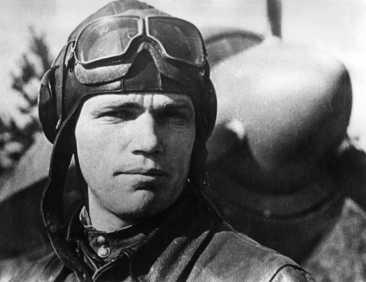 Летчики курской битвы герой советского союза. Летчик АС Кожедуб.