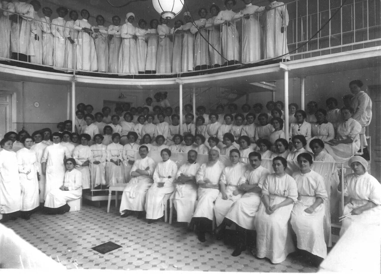 биологическое образование. первая госпитальная школа бидлоо. госпитальные школы 18 века в россии. первые медицинские школы. студенты медики пандемия россия.