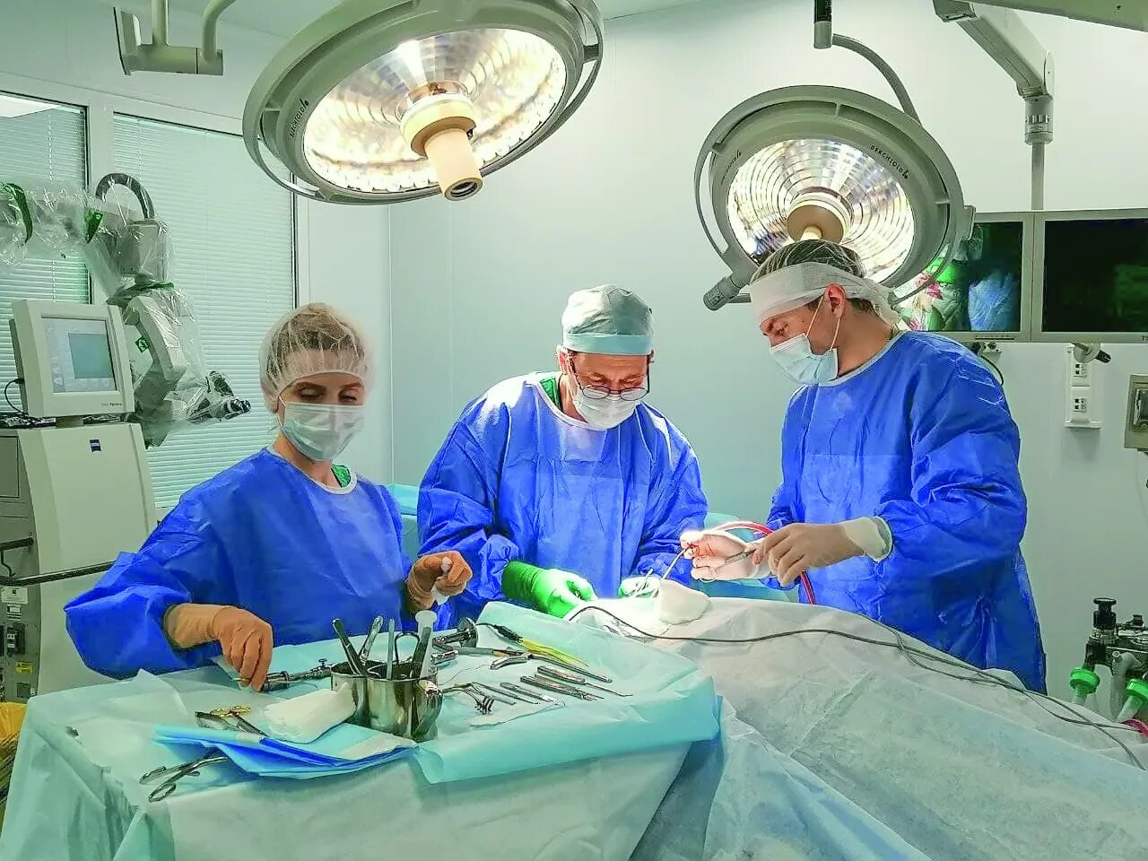 Хирургические с методом дополнительной реальности. Хирургический контакты. Хирургический контакты. Хирург востребованность. Хирургический контакты.