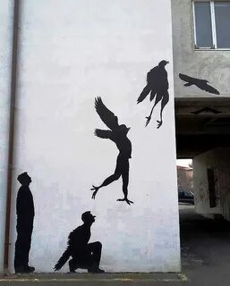Тень человека на стене