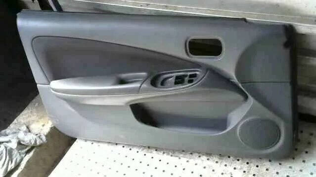 Дверные карты nissan almera n16. Дверные карты ниссан альмера классик. Карты на ниссан альмера классик. Перетяжка карт альмера n16. Карты на ниссан альмера классик.