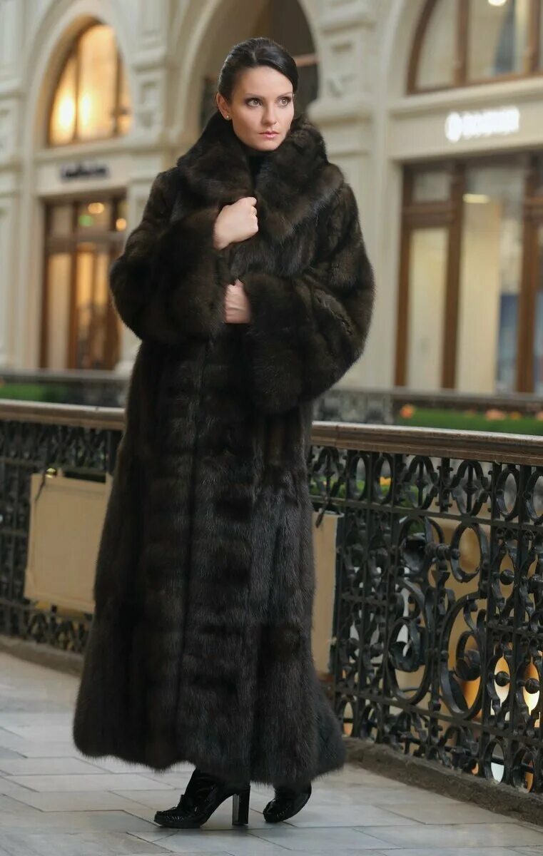 Шикарная длинная шуба. Елена фурс соболь. Девушка в длинной шубе. Шуба дебора экомех. Шуба норковая длинная с капюшоном.