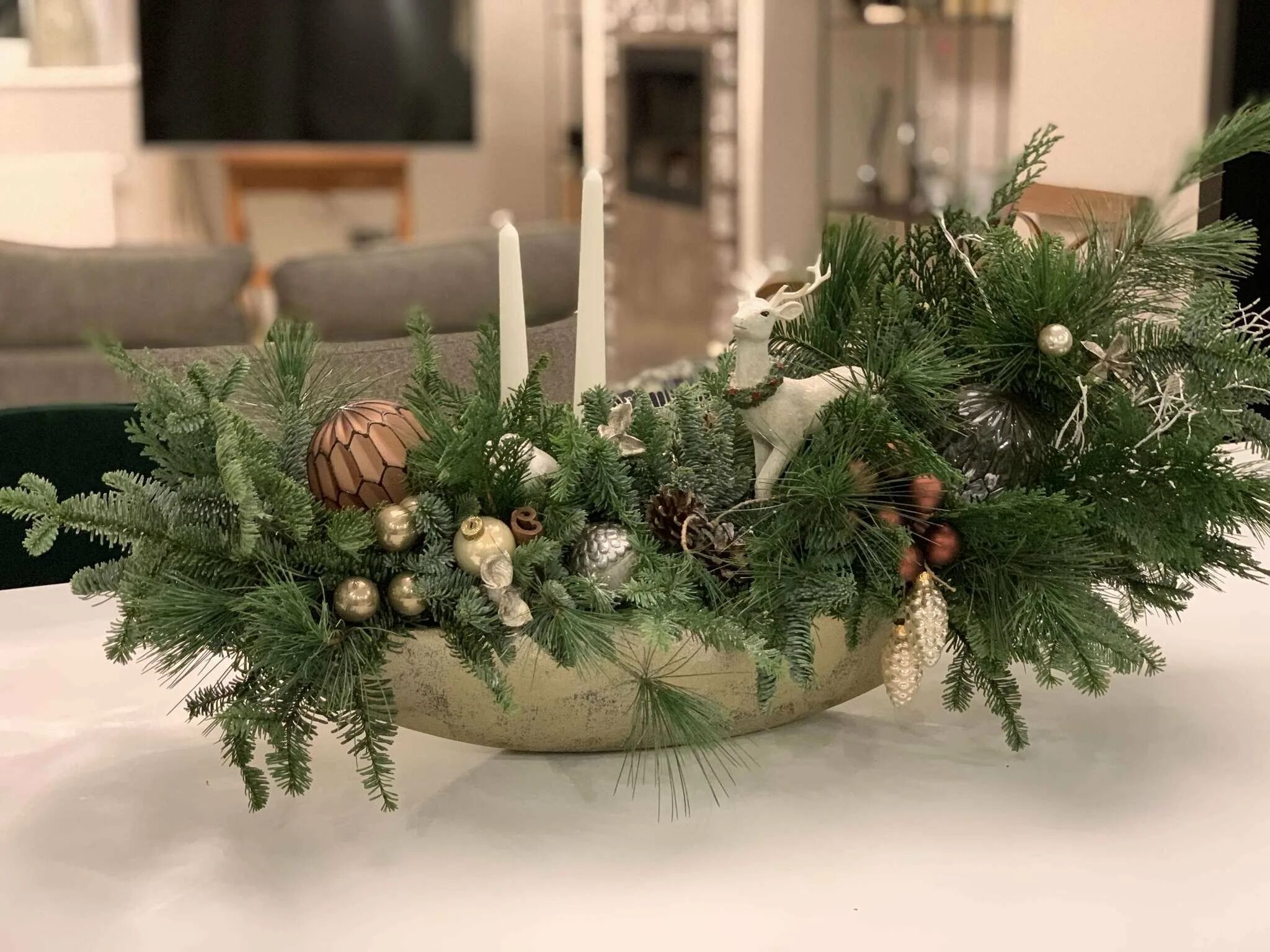 Поделки из еловых веток. Украшения из хвойных веток. Композиция из еловых веток. Новогоднее украшение из еловых веток своими руками. Новогодняя композиция на стол из еловых веток.