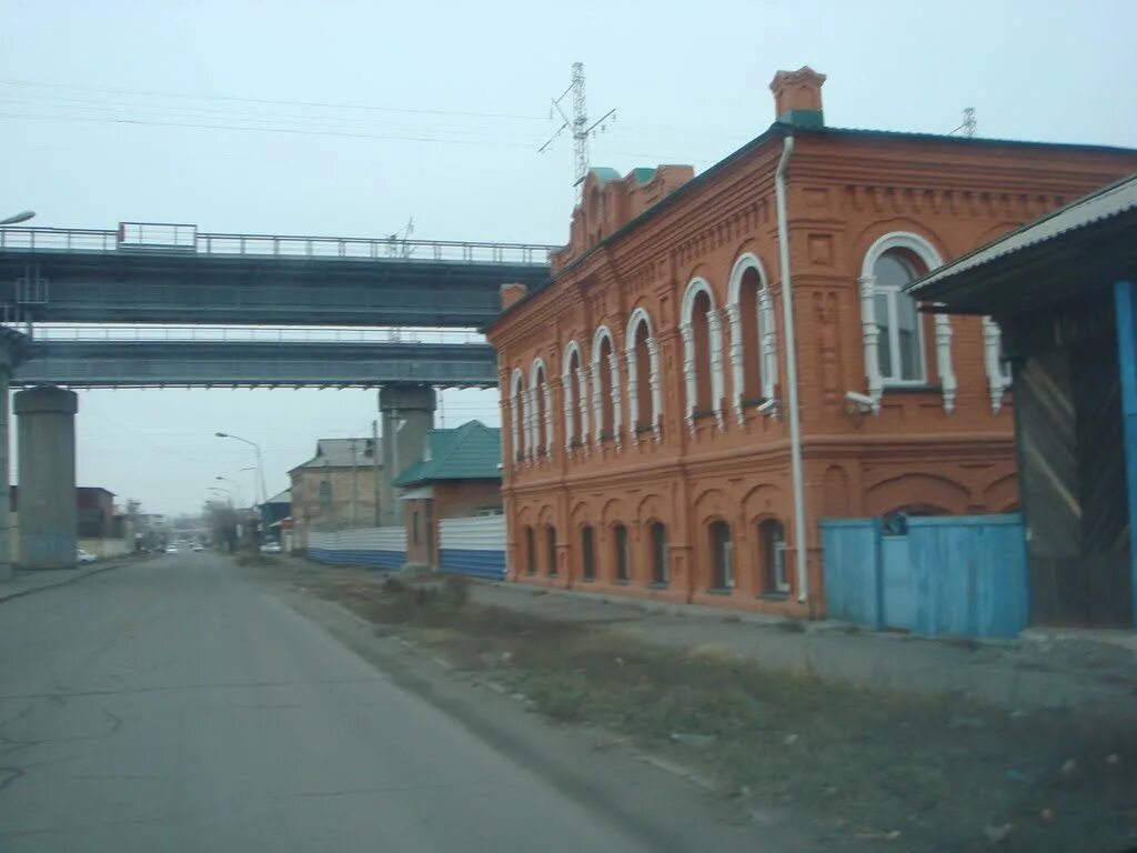 Центр камень на оби. Камень-на-Оби Алтайский край. Дом купца Хомутова в Камне на Оби. Особняк купца а. с. Хомутова камень на Оби. Г камень на Оби Алтайский край.