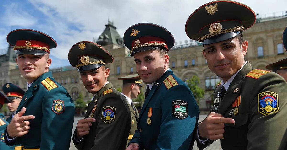 Московское высшее военное командное училище. Военное училище Москва МОСВОКУ. Москва Кремлёвские курсанты высшее военное командное училище. Московское высшее командное училище курсанты.