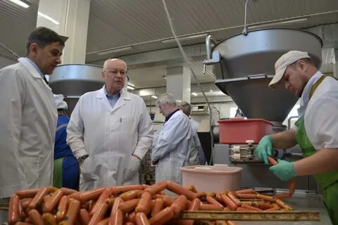 Моя мама работает на колбасном заводе директором