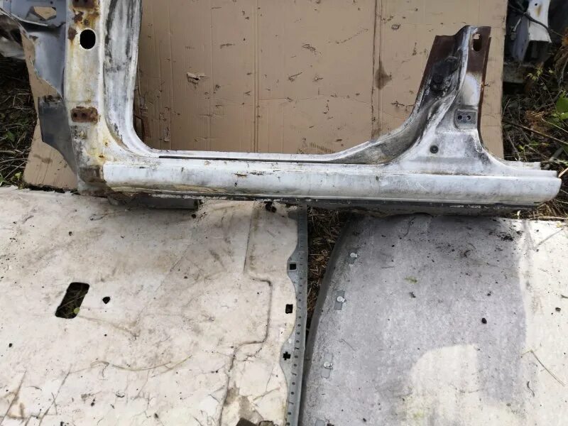 Порог ниссан санни. Пороги ниссан санни b14 и b15. Ниссан санни fb15 пластиковая накладка на порог. Пороги на ниссан санни fb14. Пороги ниссан санни fb15.