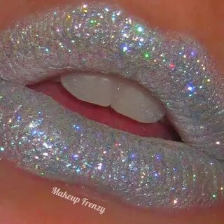 Красивые губы с блеском