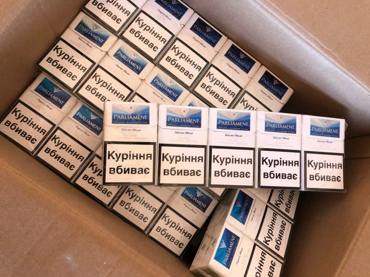Блок сигарет штук. В упаковке сигареты блок. Лок сигарет парламено аква. Блок сигарет штук. Блок сигарет 20 пачек.