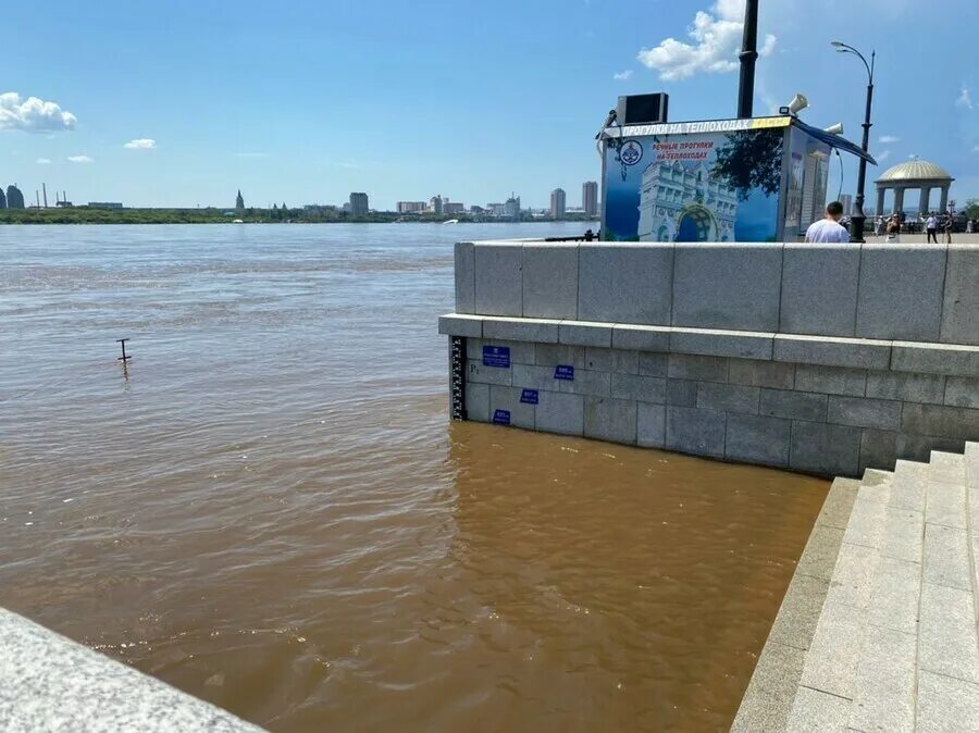 Сростки уровень воды сегодня. Наводнение Благовещенск 2013. Наводнение 2013 год Благовещенск Хайхэ. Наводнение в Амурской области 2013. Набережная Амура в Благовещенске.