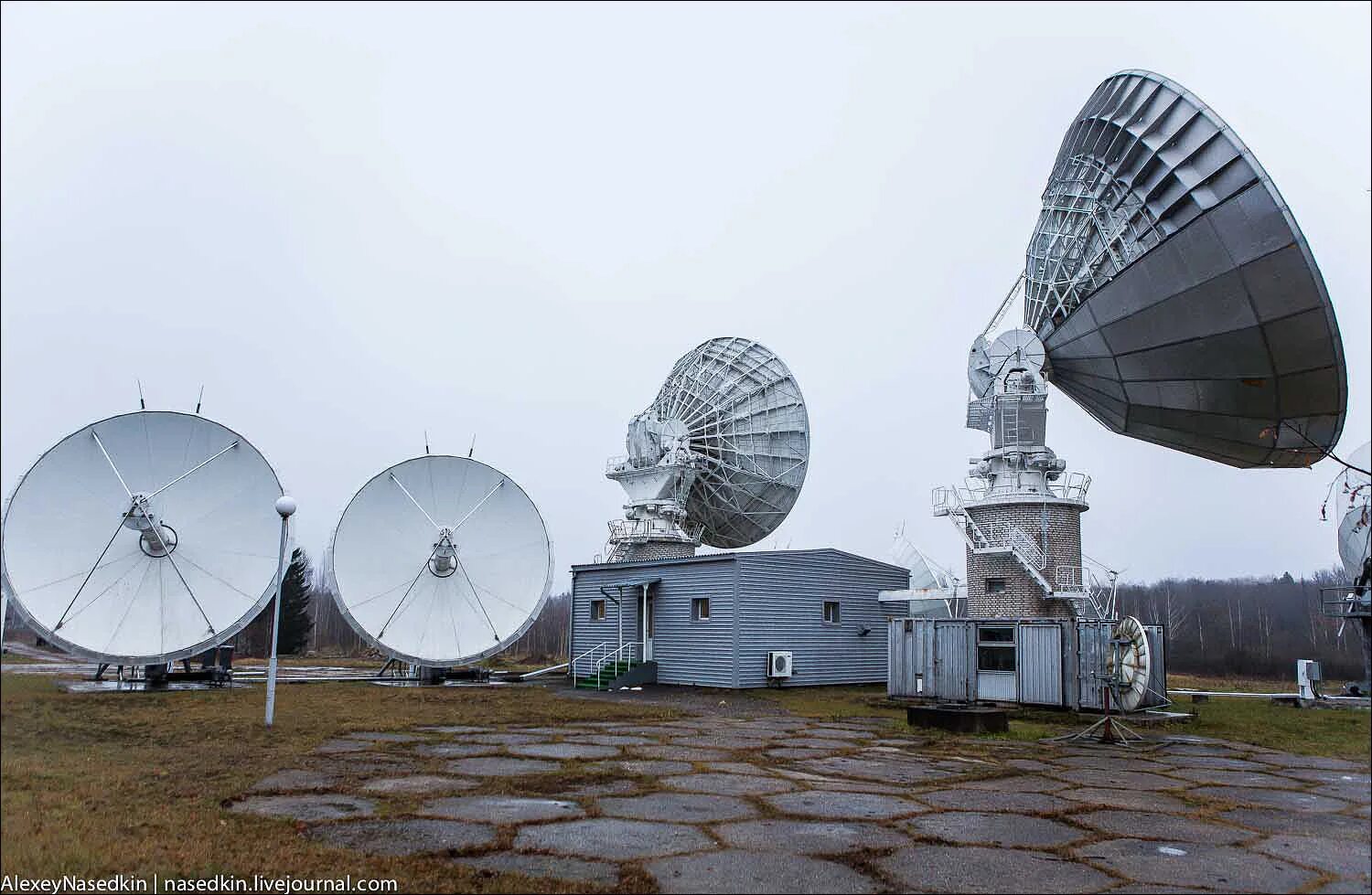 Земная станция связи. Центр космической связи Дубна. Р-440 комплекс спутниковой радиосвязи Кристалл. Центр спутниковой связи «Кристалл» Петушки. Земная станция спутниковой связи.