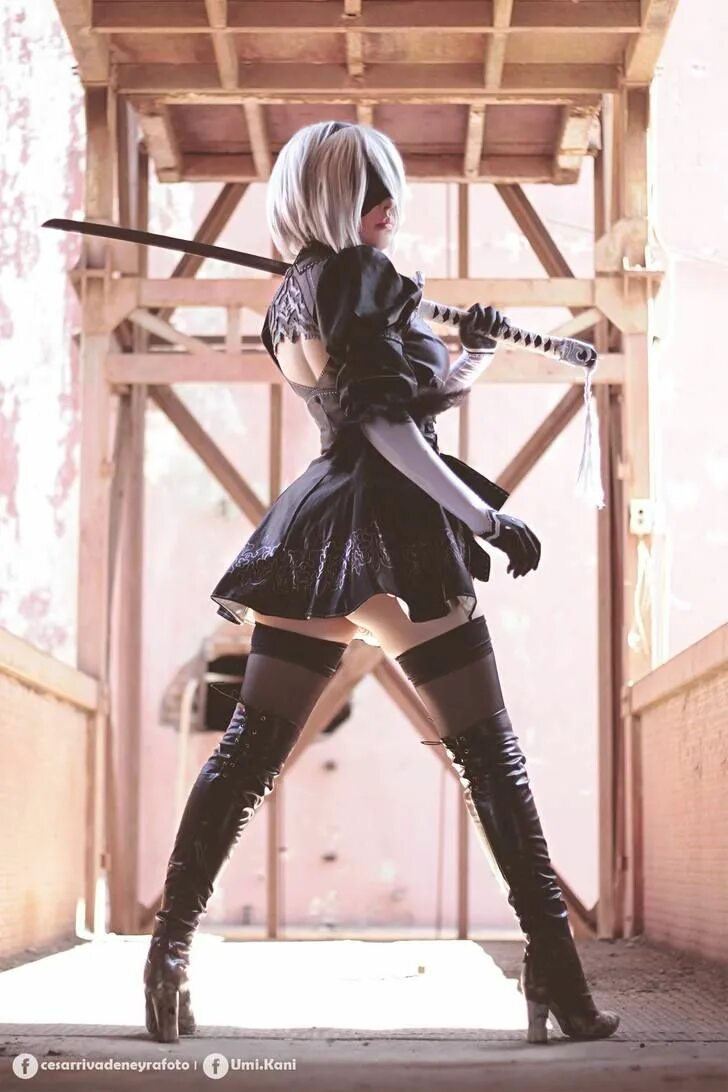 2b automata 18. Ниер автомата 2b. NIER Automata 2b косплей. NIER 2b +18 косплей. NIER Automata 2b +18 косплей.