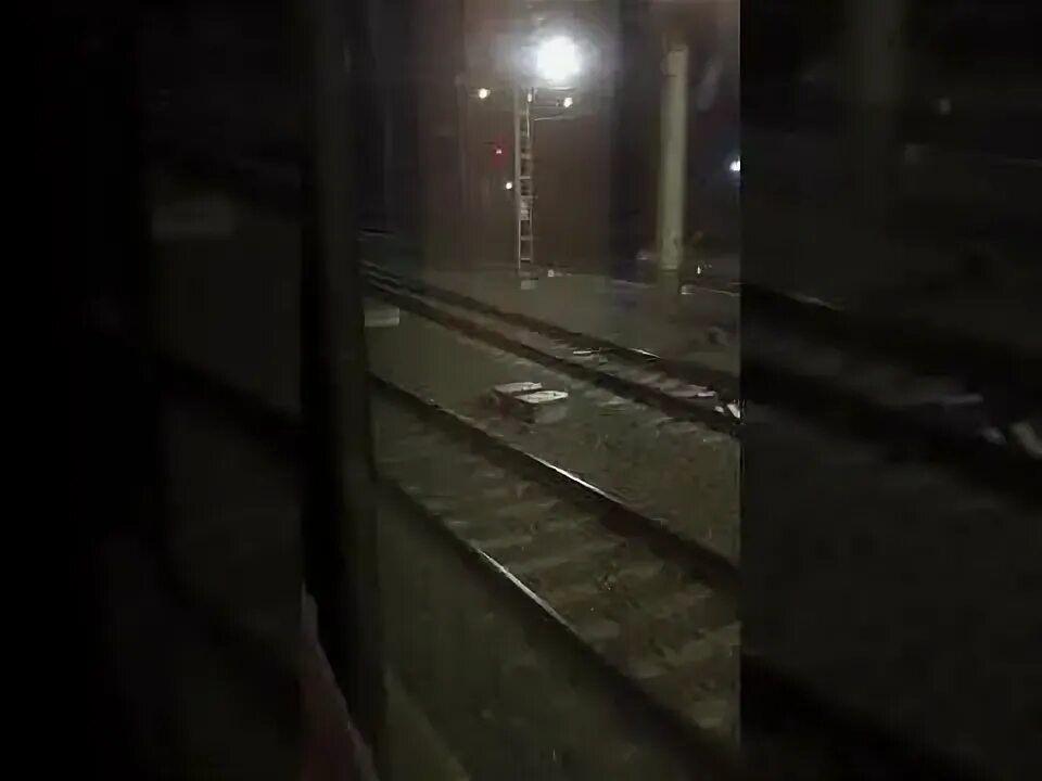 Москвича увидевшего липецк из окна поезда доставили. Вид из окна ночной электрички. виз из окна поезде ночью. окно поезда ночью. вид из окна поезда ночью.