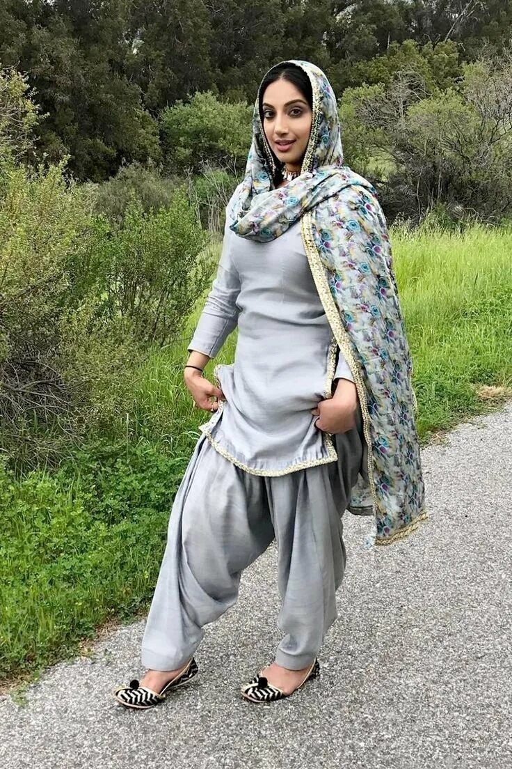 Афганская одежда. Шальвар камиз Афганистан. Афганская женская одежда. Афганская Национальная одежда женская. Афганский костюм женский.