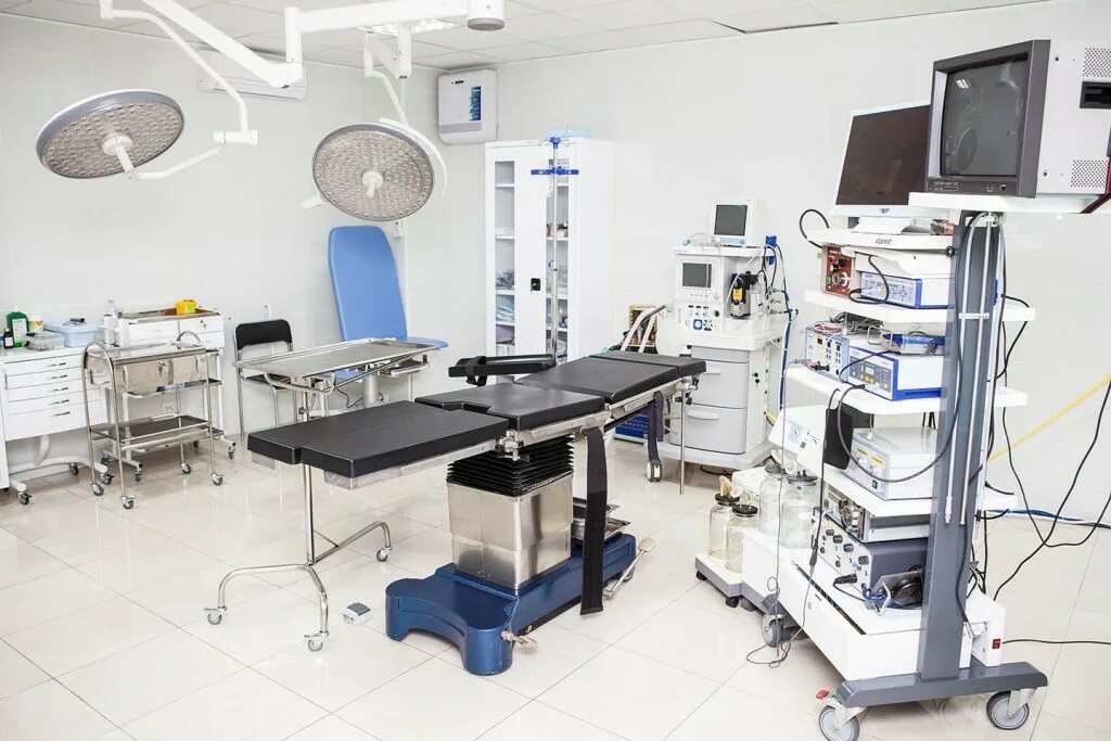 Операционный блок в хир. Оборудование операционной. Операционная. Операционный оперблок. Операционная комната.