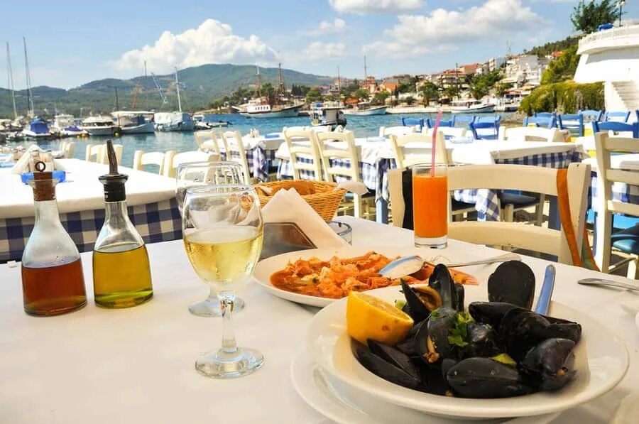 Greek restaurants. Ресторан в афинах с видом на акрополь. Греческая таверна йоргос. Greek restaurants. Греческие рестораны в греции.