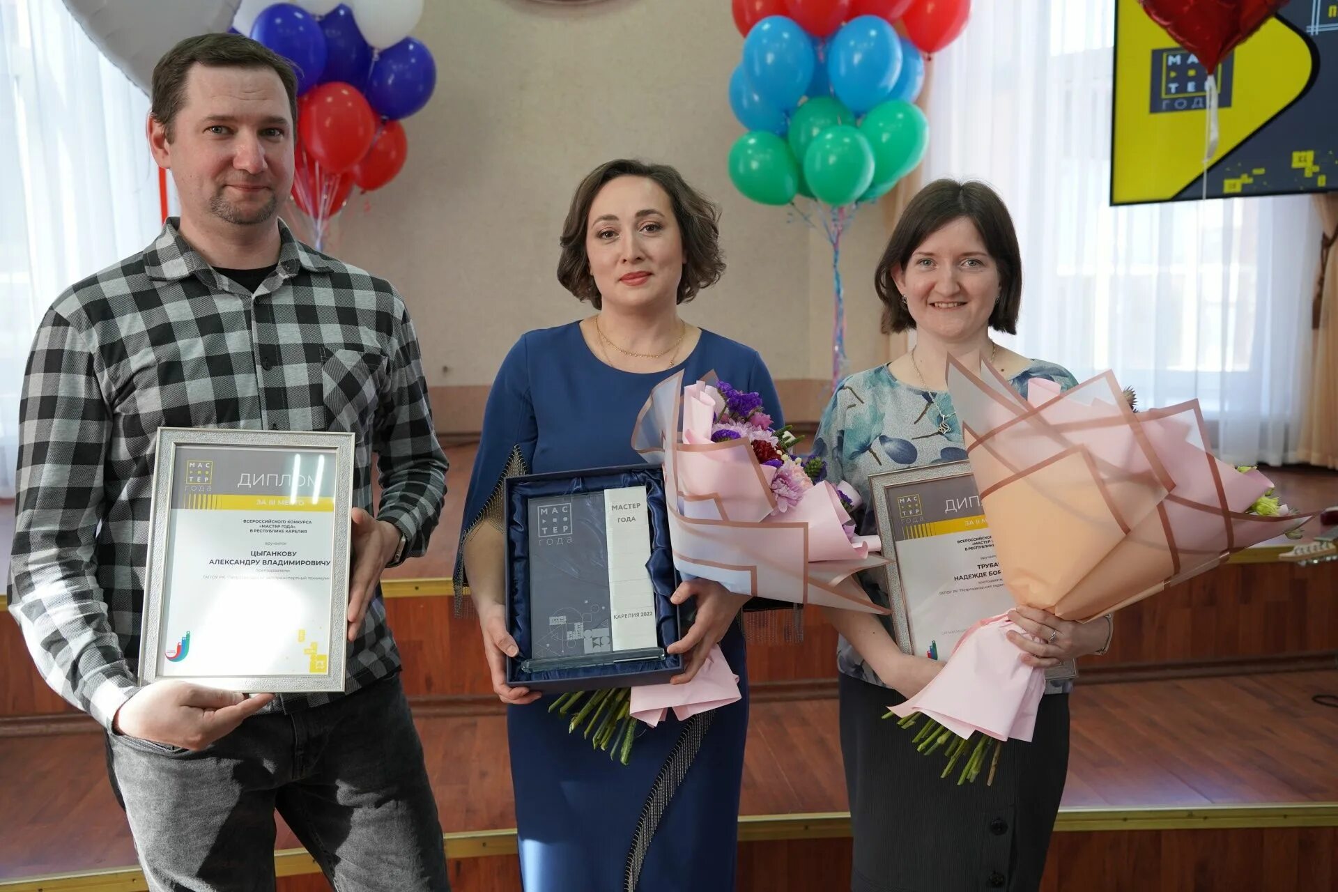 Учителя мастера своего дела. Петрозаводск учителя медицинского колледжа. петрозаводский педагогический колледж. эмблема петрозаводского педагогического колледжа.