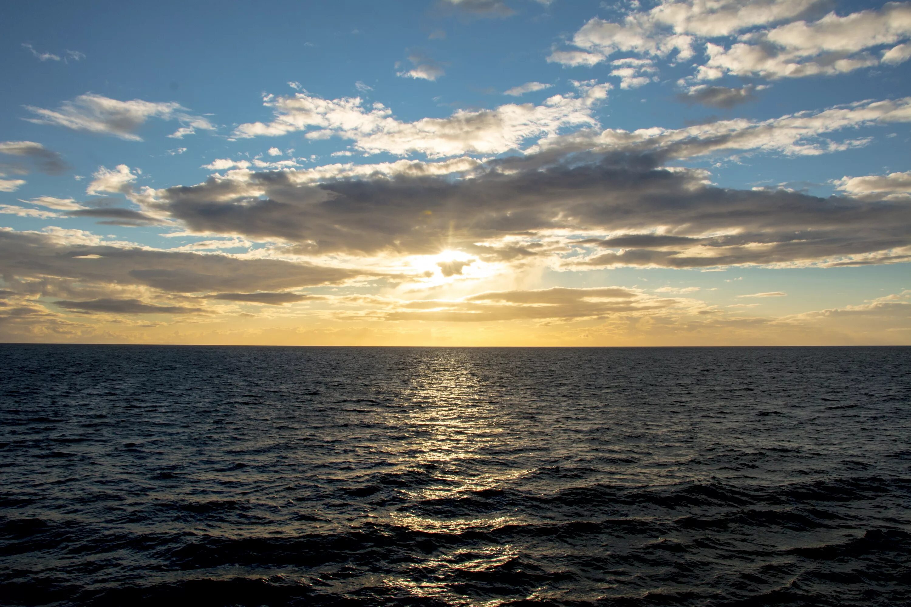 Бескрайний океан 1. Море Горизонт. Бескрайний океан. Море небо Горизонт. Бескрайнее море.