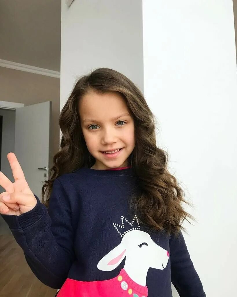 милана лайкер. милана некрасова 2023. конфликт насти кош и миланы некрасовой. сколько лет живут миланы. сколько лет живут миланы.