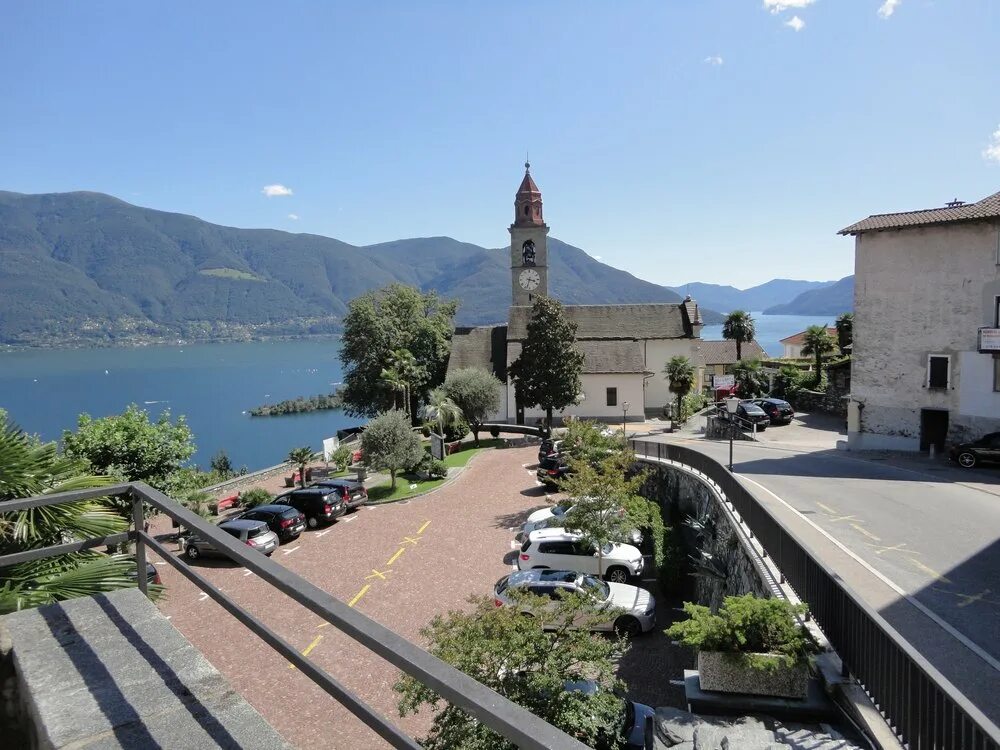 кладбище ронко в кантоне тичино. порто ронко. ронко сопра аскона швейцария. порто ронко. ронко швейцария.