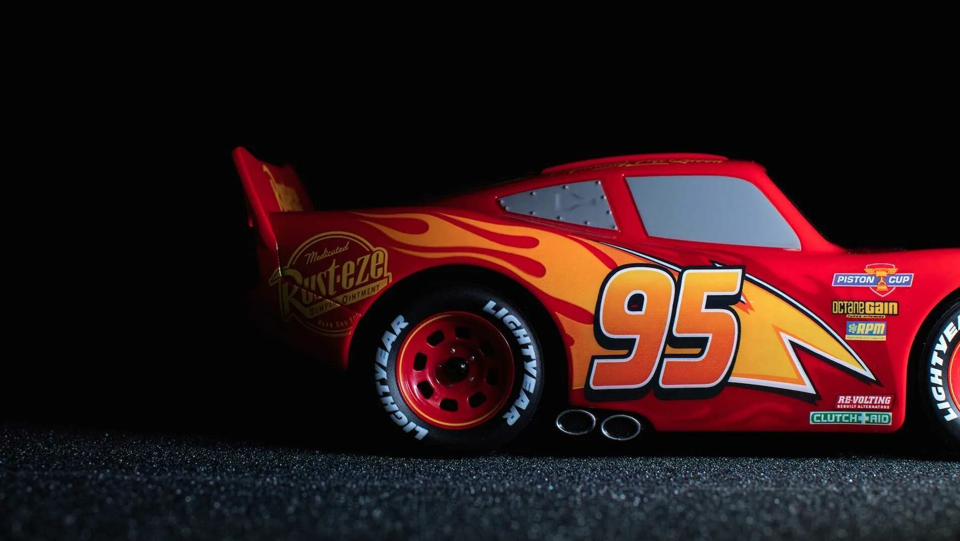 Обои молния маквин. Sphero Lightning MCQUEEN. Ultimate Lightning MCQUEEN.