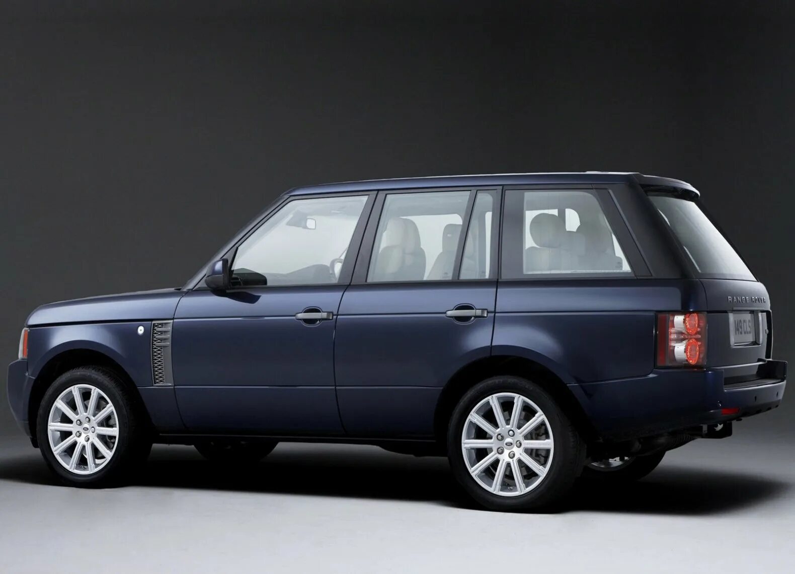 Рендж ровер. Range rover 2011. Рендж ровер спорт 3. Площадка для гольфа с сетью периметра. Range rover sport 2016 white.