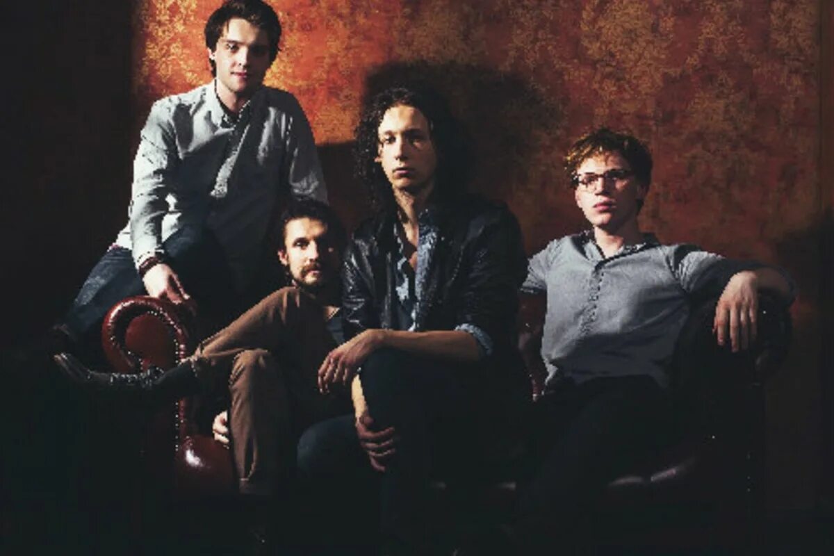 Stop looking around. In the same place. Stop looking around. Группа вайнона weloveyouwinona. Look listen картинка.