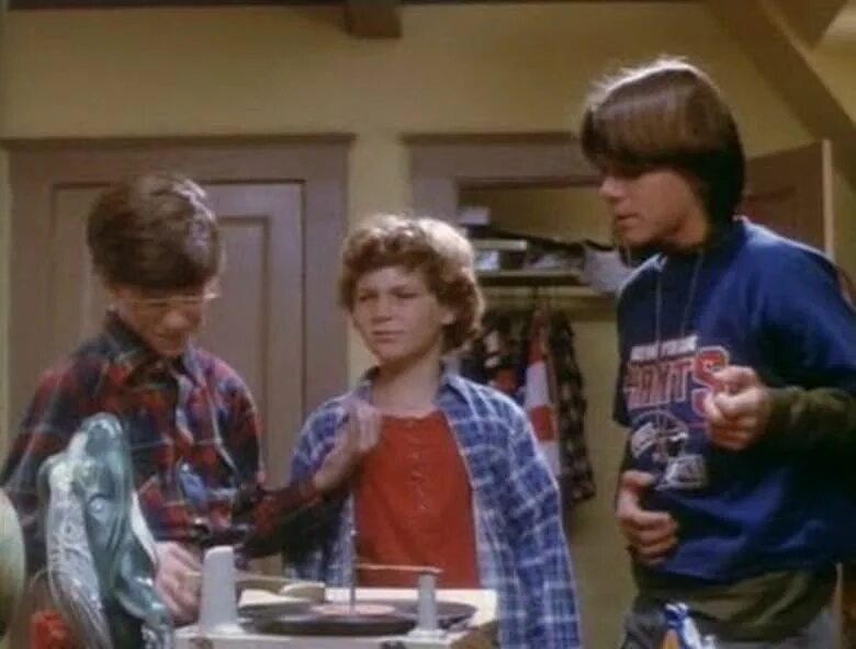 Эйри, индиана / eerie, indiana. Сверхъестественное город. Город сверхъестественного индиана. Эйри, индиана / eerie, indiana. Сверхъестественное город.