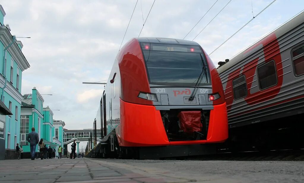 Есть ли поезд новосибирск. Электропоезд Ласточка Новосибирск. Электричка Ласточка Новосибирск Омск. Электричка Ласточка Омск. Ласточка Омск Новосибирск.