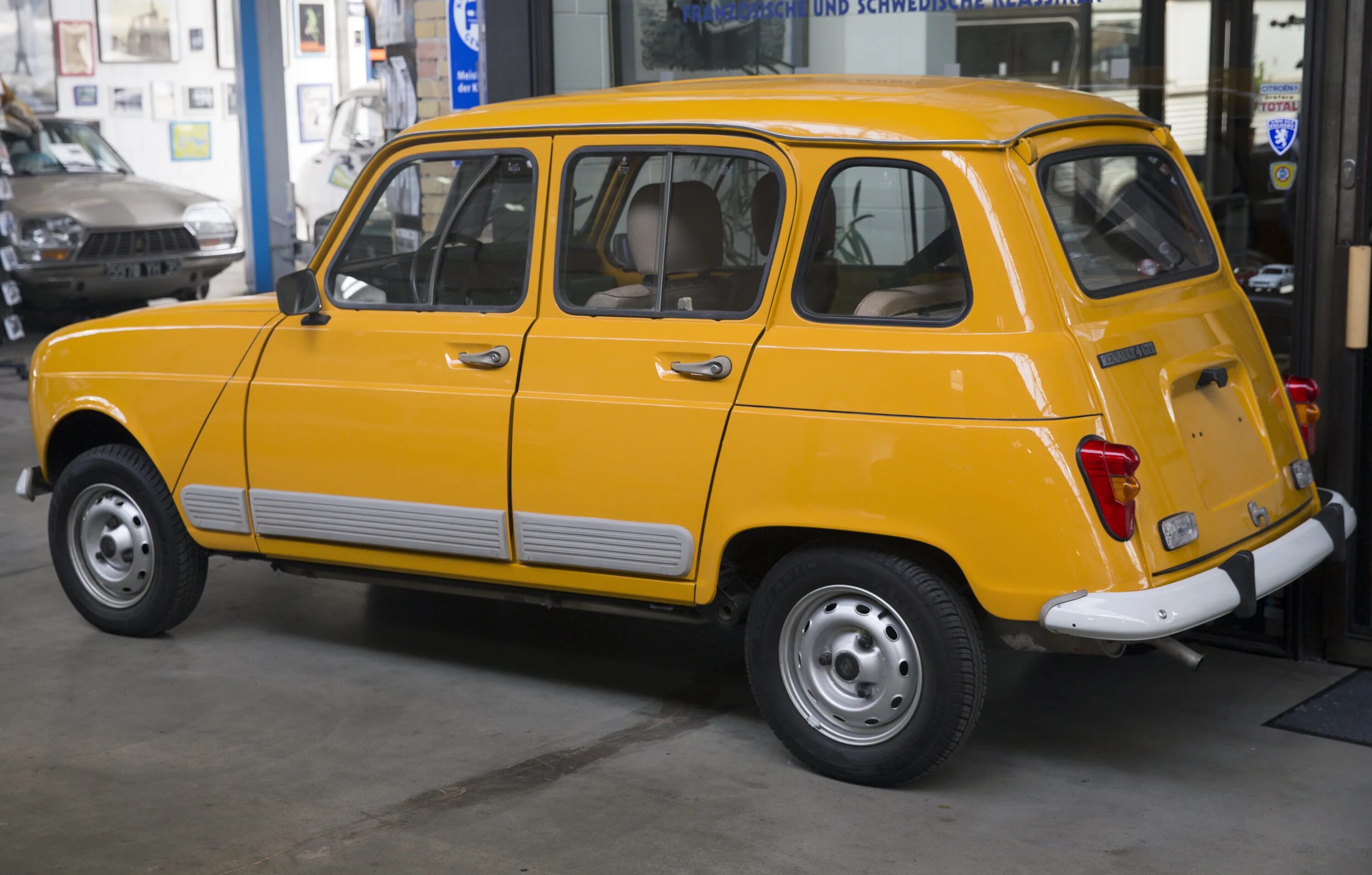 Рено 4 купить в россии. Renault 4 1984. Renault 4 GTL. Renault 4 LC. Рено 4 автомат 2023.