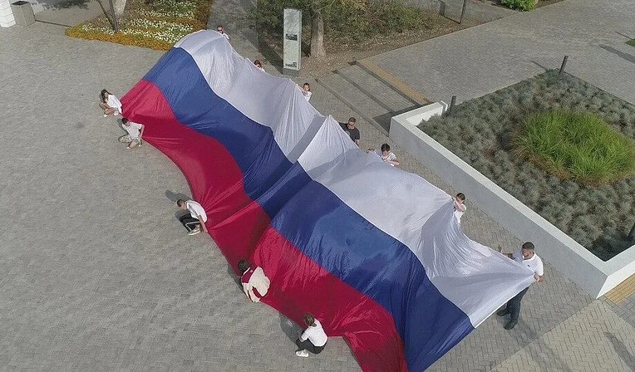 Изображение российского флага. 22 августа день государственного флага росси. День флага релиз. С днёмроссийского флага. День государственного флага росси.