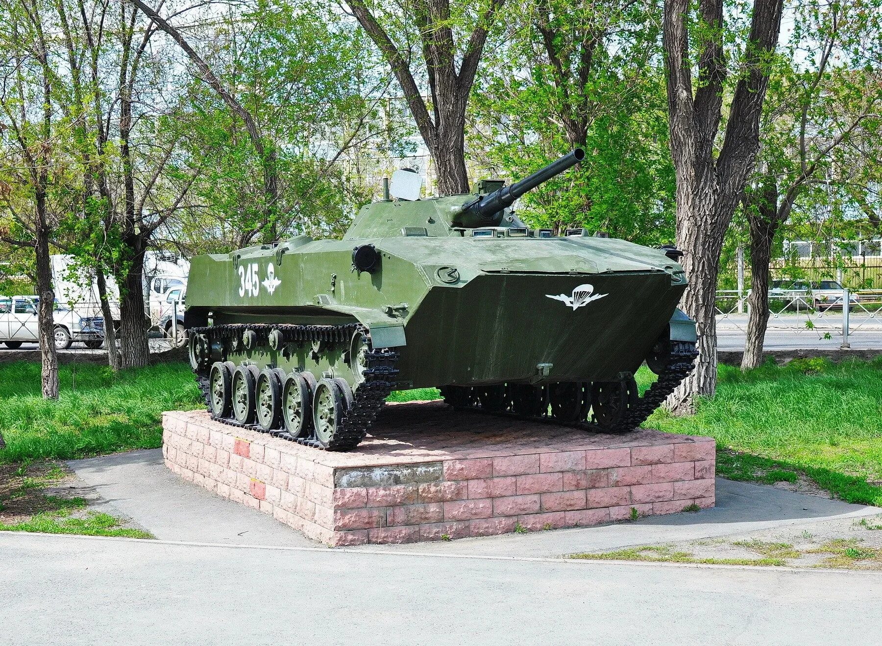 Ленинский район город орск. Памятник воинам интернационалистам в Орске. Памятники с танком в Орске. Памятники города Орска. Памятник воинам интернационалистам в Адлере.