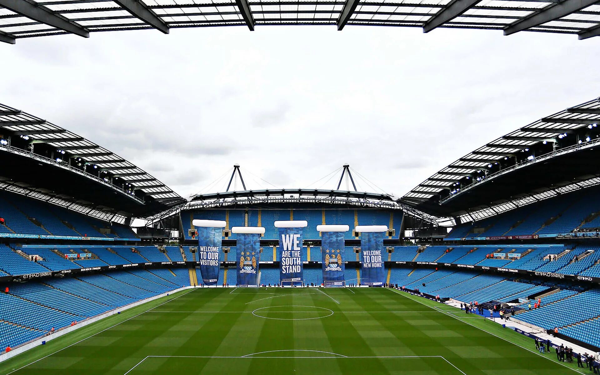 City stadium. Стадион Этихад Манчестер. Этихад стадион Манчестер Сити. Стадион Сити оф Манчестер (Этихад Стэдиум). Футбольный стадион Манчестер Сити.