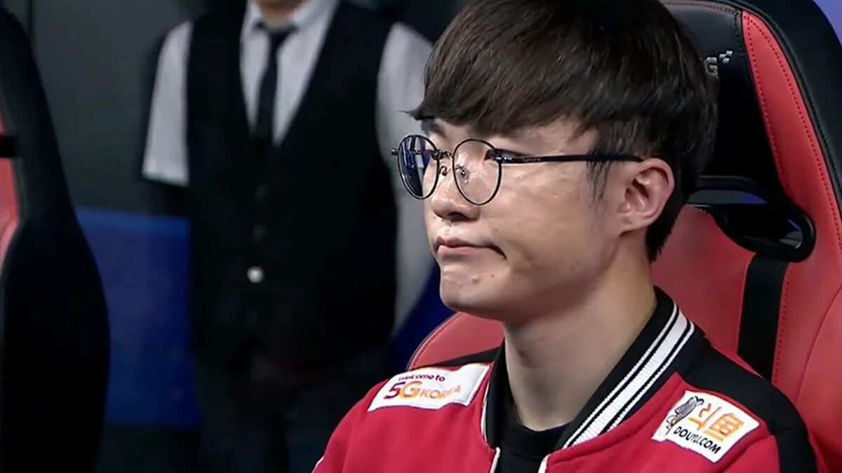 Faker php. Faker. холоденко фейкер. faker плачет. фейкер лол плачет.