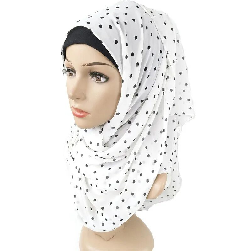 Мусульман точка. Арабские платки для женщин. Палантин хиджаб. Арабский головной платок. В платке в ОАЭ.