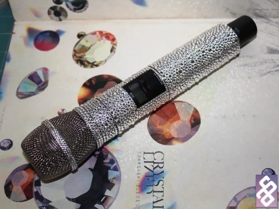 Микрофон со стразами сваровски. Микрофон со стразами сваровски. Микрофон инкрустированный стразами. Микрофон синхайзер серебристый. Микрофон shure сваровски.
