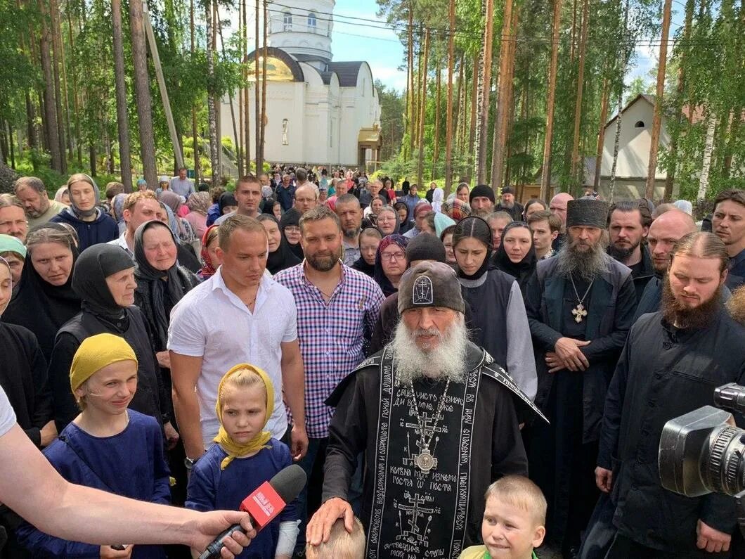 Сергей анатольевич тороп виссарион. Секта сергея. Секта сергея. Секта сергея. "церковь последнего завета" сергей тороп.