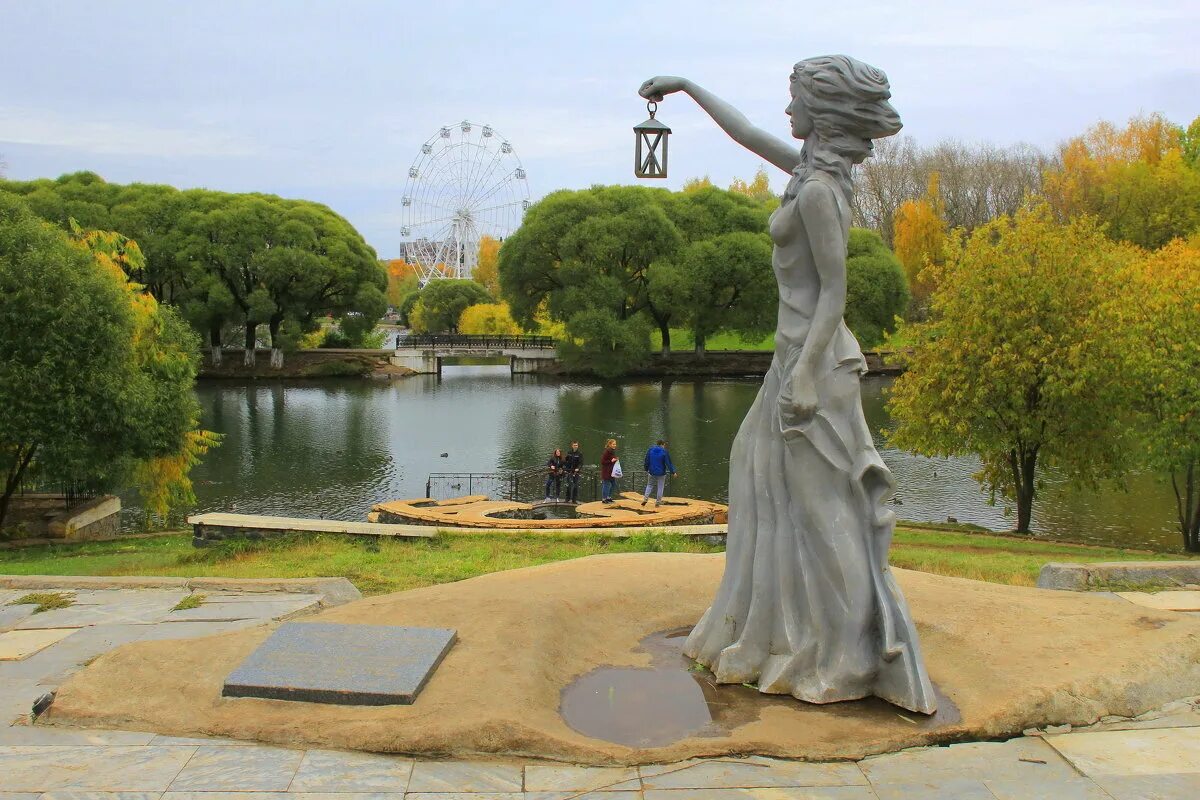 Куда сходить с девушкой в кирове. Спасской. Город киров куда сходить с детьми. Экспозиции музея васнецовых киров. Юркин парк киров.