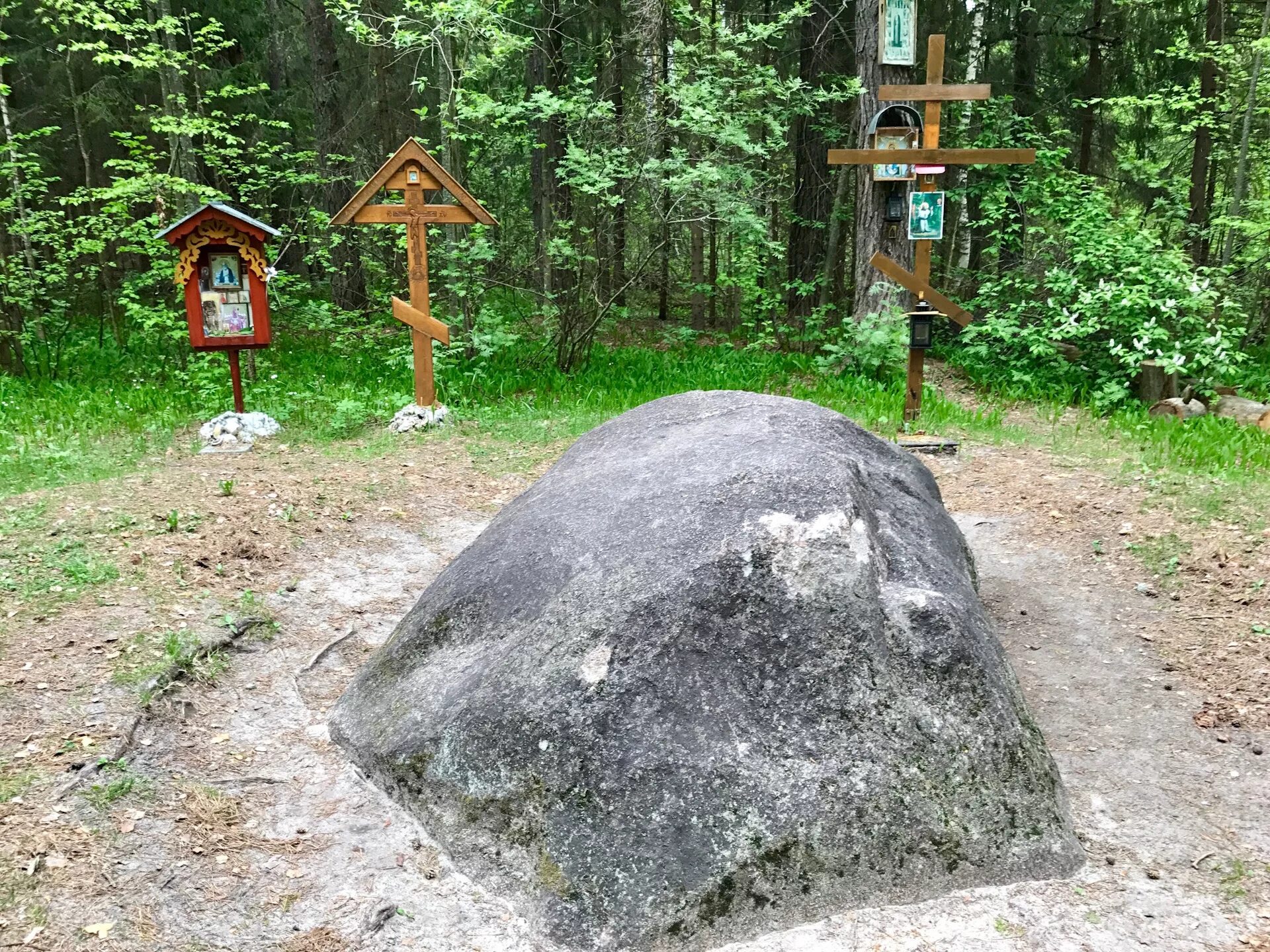 Царский скит и Серафимовы камни.