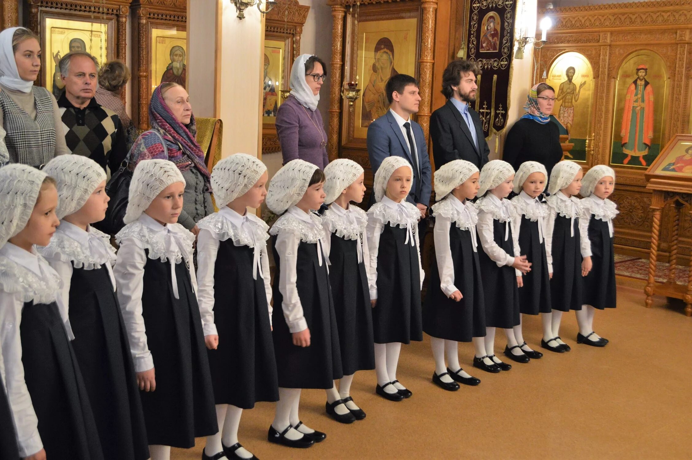 Православные гимназии московский. Лобненская православная гимназия. Православная гимназия во имя святителя Филарета Московского г Лобня. Православная гимназия Тамбов форма.