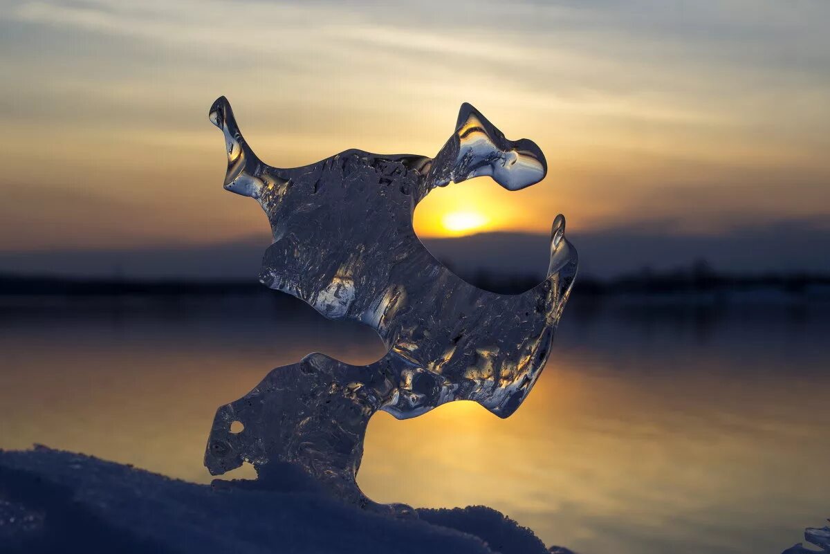 Так бывает у нее на сердце лед. Горящий лед. Сердце во льду. Так бывает у нее на сердце лед. Замерзшее сердце.