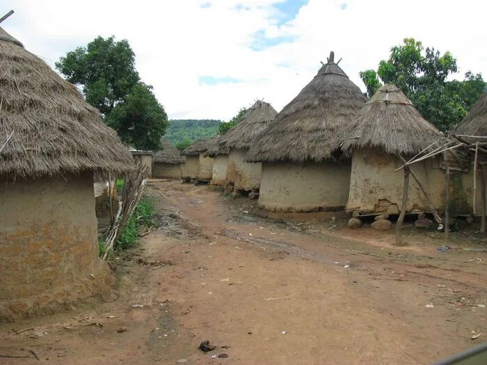 Деревня. Африканские деревни в россии. Деревня. Старые дома в деревне. Африканская деревня.